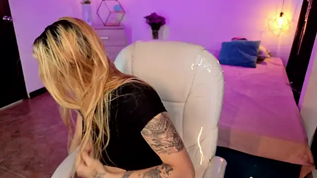 Snapshot of Jennaa_Cooper chatting on November 8, 5:45 pm Jennaa Cooper online show from November 8, 5:45 pm