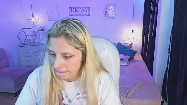 Snapshot of Jennaa_Cooper chatting on December 13, 9:31 pm Jennaa Cooper online show from December 13, 9:31 pm