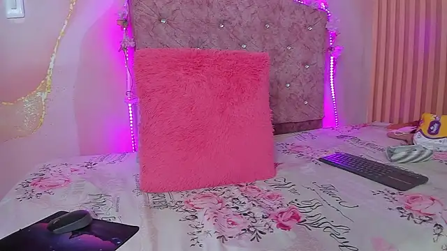 violet taylor  online show from March 11, 2:17 am