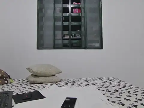 Snapshot of skinnylatino51 chatting on September 28, 1:11 am skinnylatino51 online show from September 28, 1:11 am