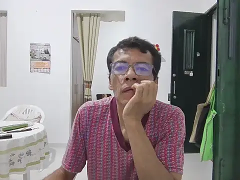 Snapshot of skinnylatino51 chatting on October 14, 12:11 am skinnylatino51 online show from October 14, 12:11 am