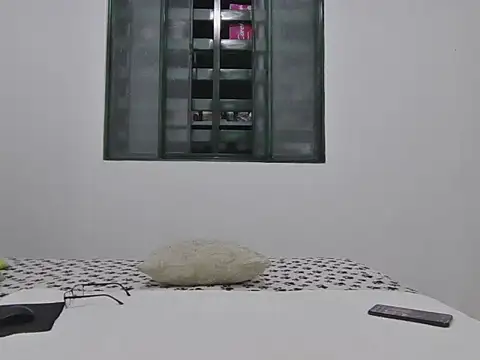 Snapshot of skinnylatino51 chatting on October 15, 12:00 am skinnylatino51 online show from October 15, 12:00 am