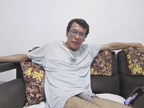 Snapshot of skinnylatino51 chatting on October 23, 11:57 pm skinnylatino51 online show from October 23, 11:57 pm