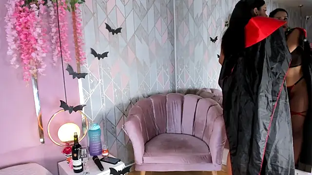 Snapshot of EmmaWilliam1 chatting on November 1, 4:36 am EmmaWilliam1 online show from November 1, 4:36 am