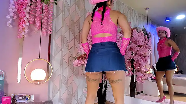 Snapshot of EmmaWilliam1 chatting on November 30, 6:06 am EmmaWilliam1 online show from November 30, 6:06 am