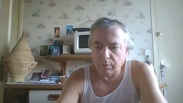 Snapshot of gegevincent chatting on December 18, 2:01 pm gegevincent online show from December 18, 2:01 pm