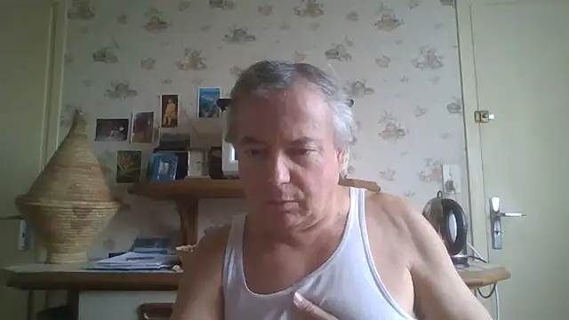 Snapshot of gegevincent chatting on February 4, 3:29 pm gegevincent online show from February 4, 3:29 pm
