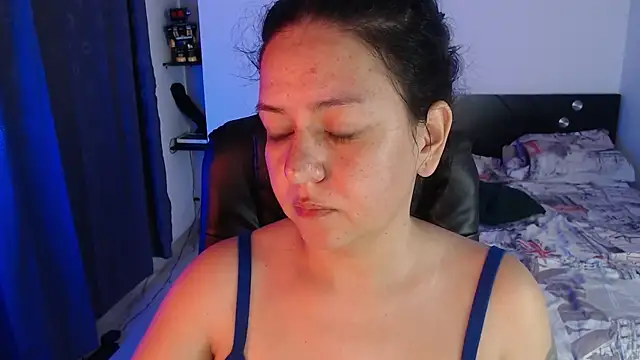 Snapshot of Abbyjoness21 chatting on October 11, 9:52 am Abbyjoness21 online show from October 11, 9:52 am