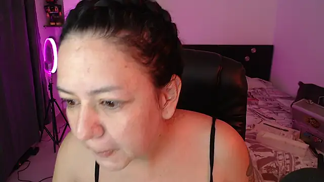 Snapshot of Abbyjoness21 chatting on October 23, 9:41 am Abbyjoness21 online show from October 23, 9:41 am