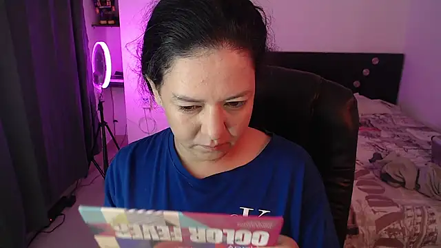 Snapshot of Abbyjoness21 chatting on October 30, 10:16 am Abbyjoness21 online show from October 30, 10:16 am