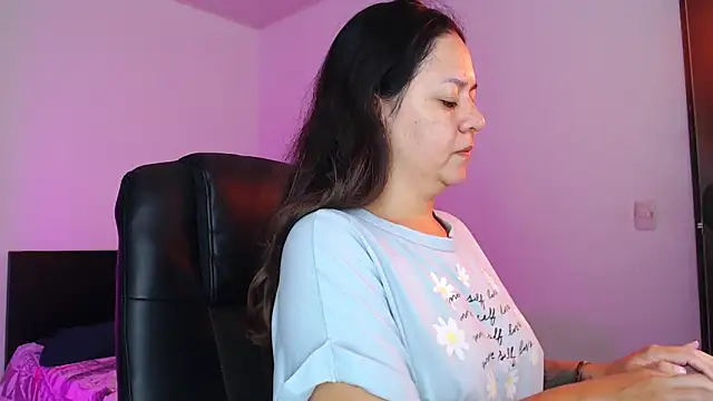 Snapshot of Abbyjoness21 chatting on November 25, 10:26 am Abbyjoness21 online show from November 25, 10:26 am