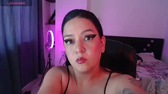 Snapshot of Abbyjoness21 chatting on December 22, 6:38 pm Abbyjoness21 online show from December 22, 6:38 pm