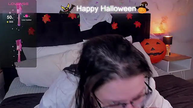 HelenDanvers online show from October 30, 1:40 am