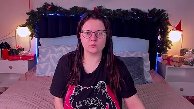 HelenDanvers online show from December 17, 12:27 am