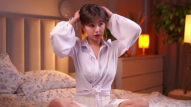 Julia PR0 online show from October 27, 8:51 am