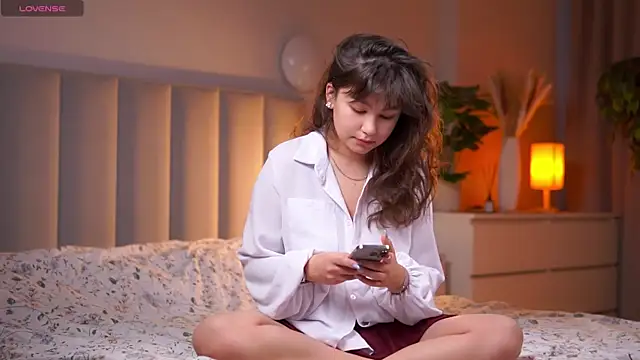 Julia PR0 online show from November 26, 6:25 am