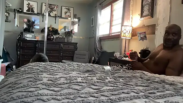 Snapshot of sexyred77713 chatting on March 6, 7:10 pm sexyred77713 online show from March 6, 7:10 pm