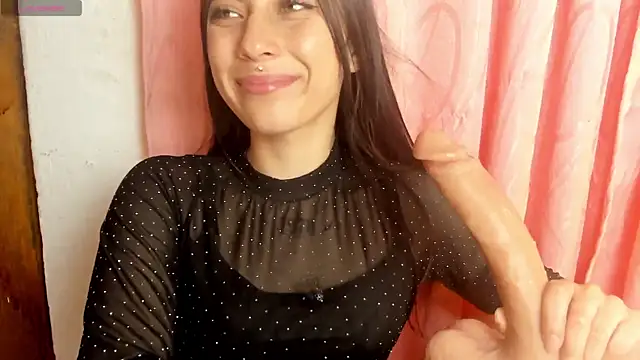 Alanaloiiss  online show from April 19, 4:45 am