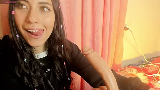 Alanaloiiss  online show from April 24, 12:24 am