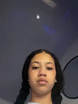 jadee8 online show from April 18, 12:25 am