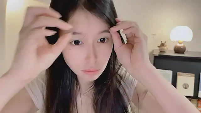 Snapshot of Onechestnut chatting on April 18, 6:06 am Onechestnut online show from April 18, 6:06 am