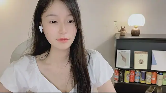 Snapshot of Onechestnut chatting on April 19, 5:12 pm Onechestnut online show from April 19, 5:12 pm