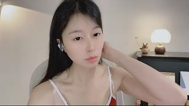 Snapshot of Onechestnut chatting on April 20, 4:59 am Onechestnut online show from April 20, 4:59 am