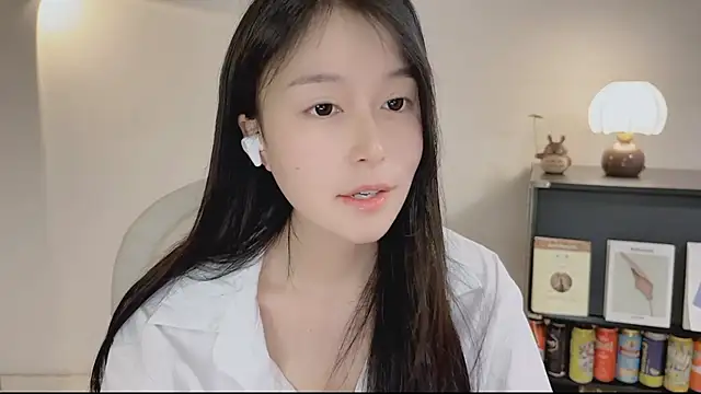 Snapshot of Onechestnut chatting on April 23, 12:40 pm Onechestnut online show from April 23, 12:40 pm