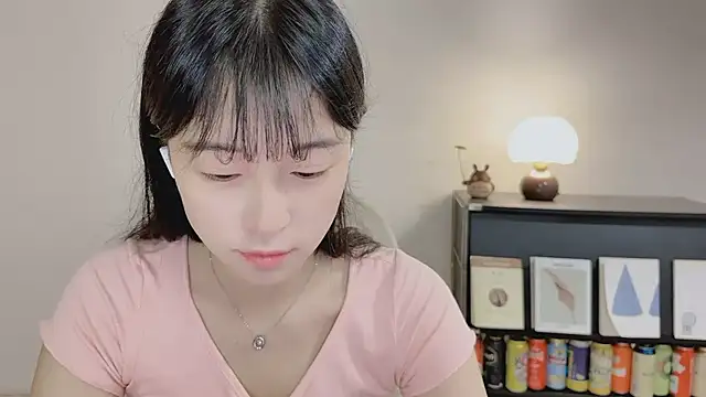 Snapshot of Onechestnut chatting on May 19, 3:57 am Onechestnut online show from May 19, 3:57 am