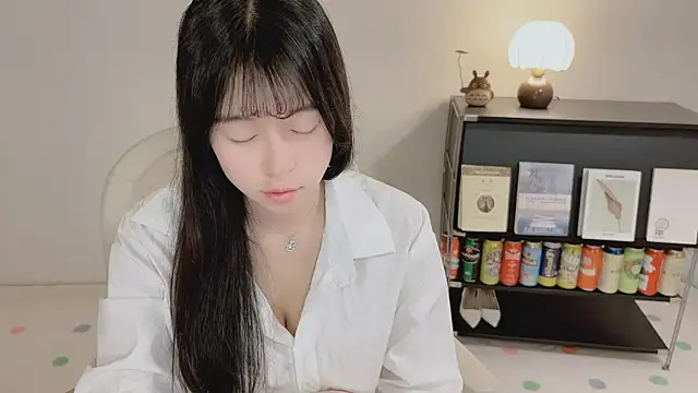 Snapshot of Onechestnut chatting on May 21, 5:25 am Onechestnut online show from May 21, 5:25 am