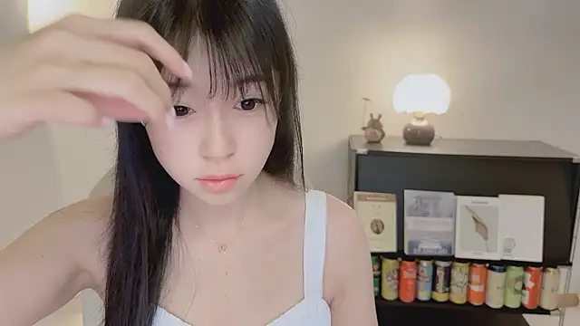 Snapshot of Onechestnut chatting on June 1, 2:35 am Onechestnut online show from June 1, 2:35 am