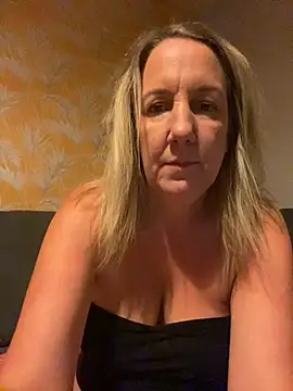 Snapshot of X-Victoria-X chatting on September 14, 12:43 am X-Victoria-X online show from September 14, 12:43 am