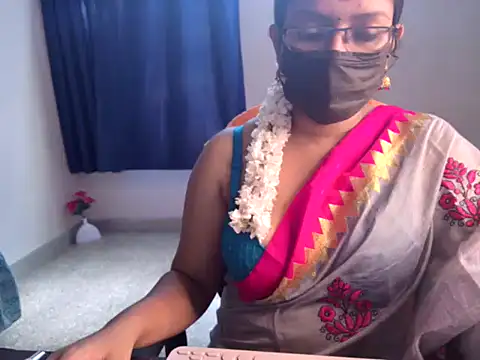 Snapshot of Anjalistar chatting on October 3, 3:36 am Anjalistar online show from October 3, 3:36 am