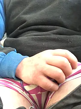 Paulinho1986 online show from April 1, 11:00 am