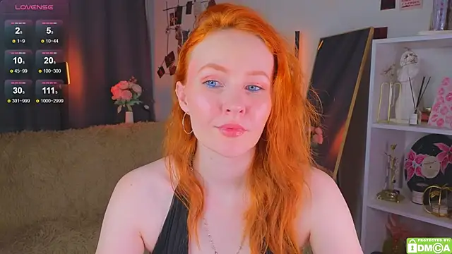 JoyceJones online show from November 18, 8:13 pm