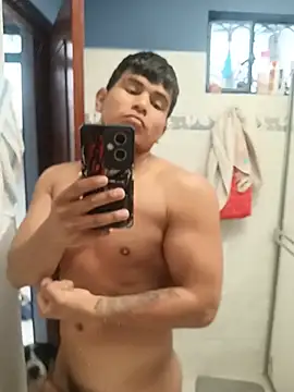 Snapshot of Oscariin96 chatting on May 15, 7:43 pm Oscariin96 online show from May 15, 7:43 pm