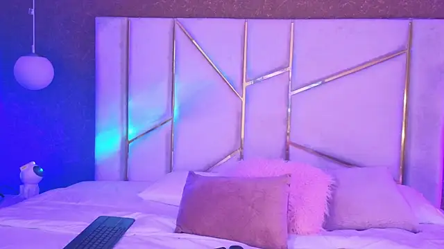 Snapshot of Miiss_Bubble chatting on September 17, 7:37 pm Miiss Bubble online show from September 17, 7:37 pm