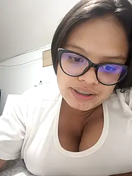 Snapshot of luluboobs9 chatting on April 25, 4:48 am luluboobs9 online show from April 25, 4:48 am