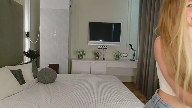 Snapshot of milaa_sun chatting on June 26, 4:06 am milaa sun online show from June 26, 4:06 am