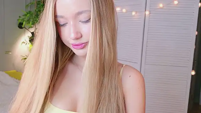 Snapshot of milaa_sun chatting on July 31, 5:51 am milaa sun online show from July 31, 5:51 am