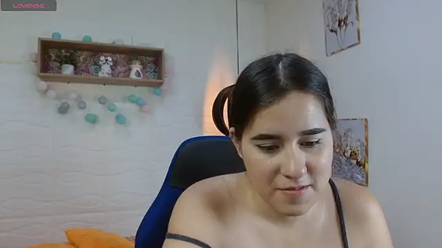 Snapshot of tulunaroja chatting on October 24, 7:54 pm tulunaroja online show from October 24, 7:54 pm