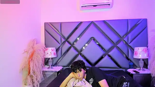 Milan LewisS online show from February 26, 12:26 pm