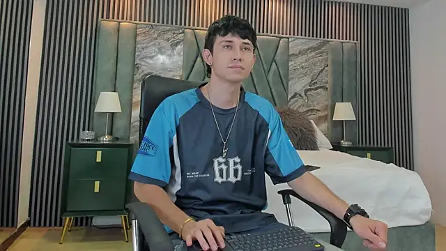 Snapshot of Michael_blue chatting on September 23, 7:50 pm Michael blue online show from September 23, 7:50 pm