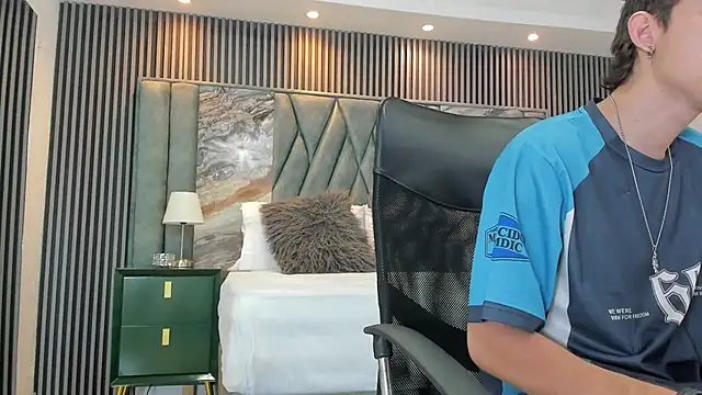 Snapshot of Michael_blue chatting on October 1, 2:12 pm Michael blue online show from October 1, 2:12 pm