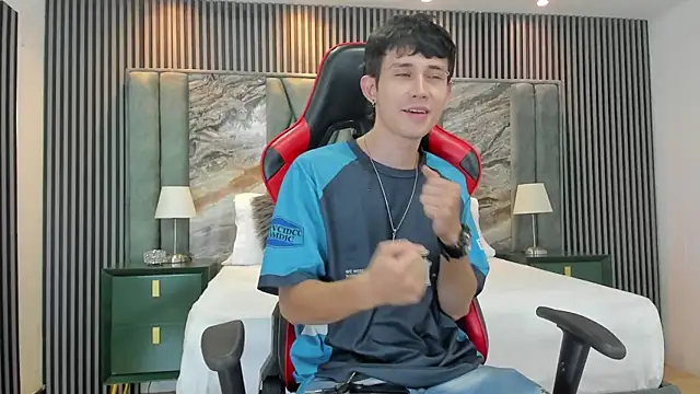 Snapshot of Michael_blue chatting on October 3, 7:44 pm Michael blue online show from October 3, 7:44 pm