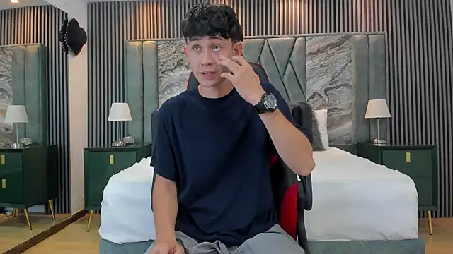 Snapshot of Michael_blue chatting on October 15, 8:09 pm Michael blue online show from October 15, 8:09 pm