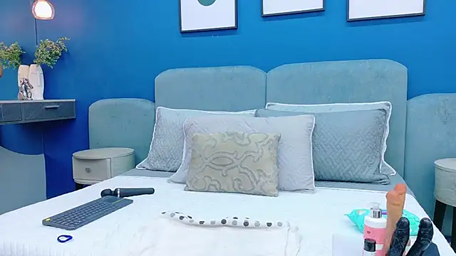 lixie peyton online show from December 22, 12:35 pm