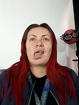 carolinhe  online show from September 29, 7:30 pm