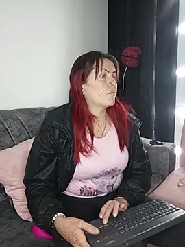 carolinhe  online show from October 14, 7:47 pm