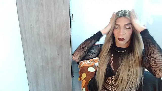 couple vzl online show from October 11, 4:55 am